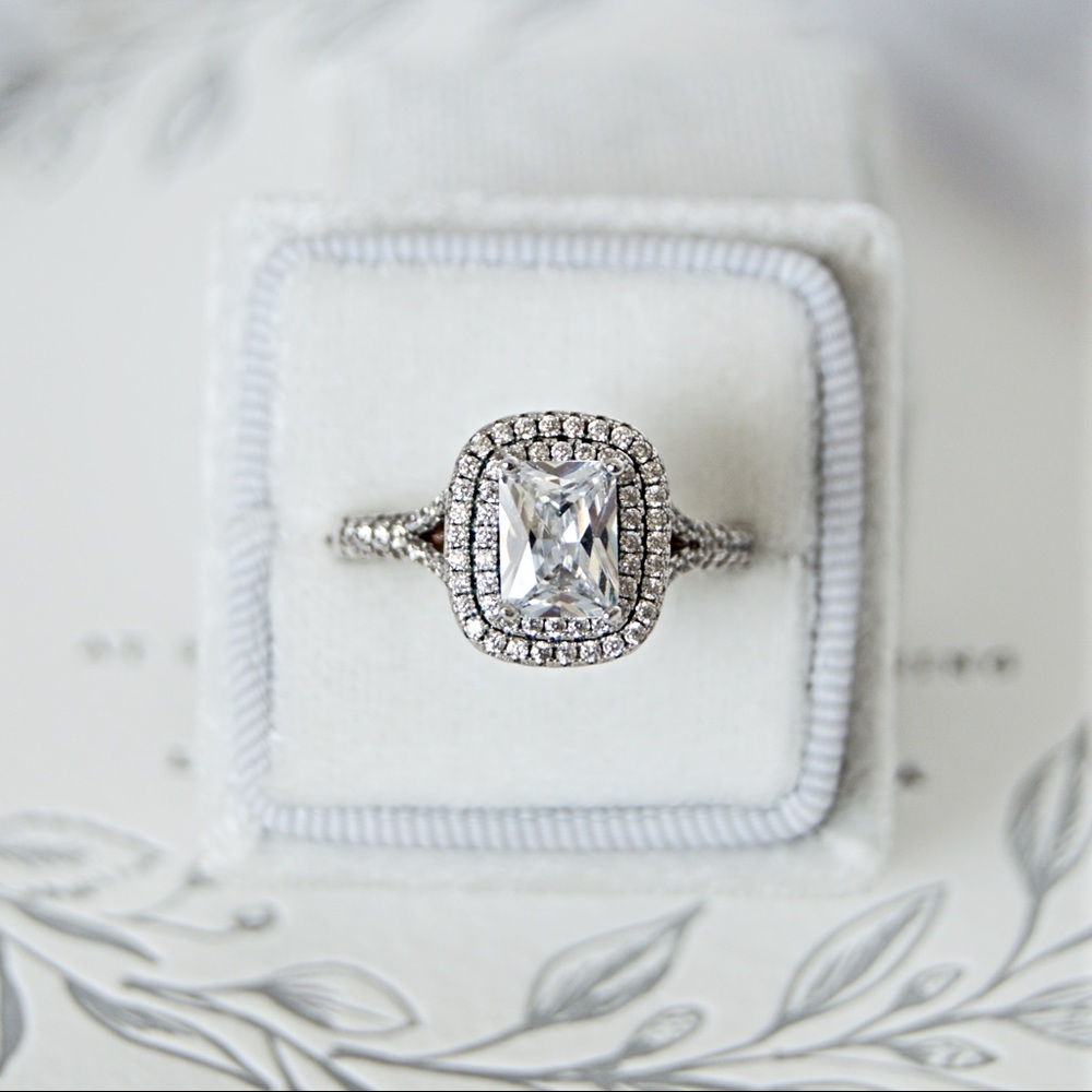 Sold out - Olivia: Double Halo Radiant Cut Ring